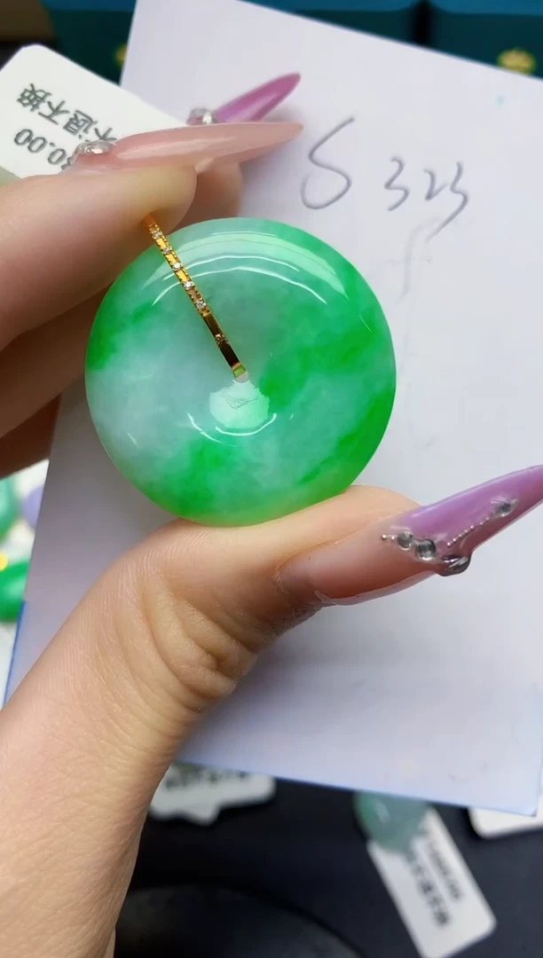 翡翠18K金镶嵌颈饰缅甸天然翡翠a货