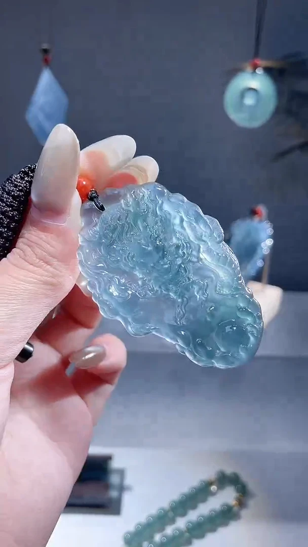 颈饰未镶嵌翡翠龙牌