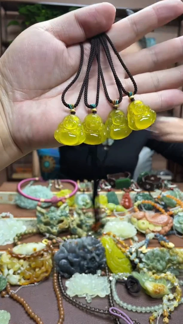 未镶嵌岫玉颈饰多样性发货发其中之一