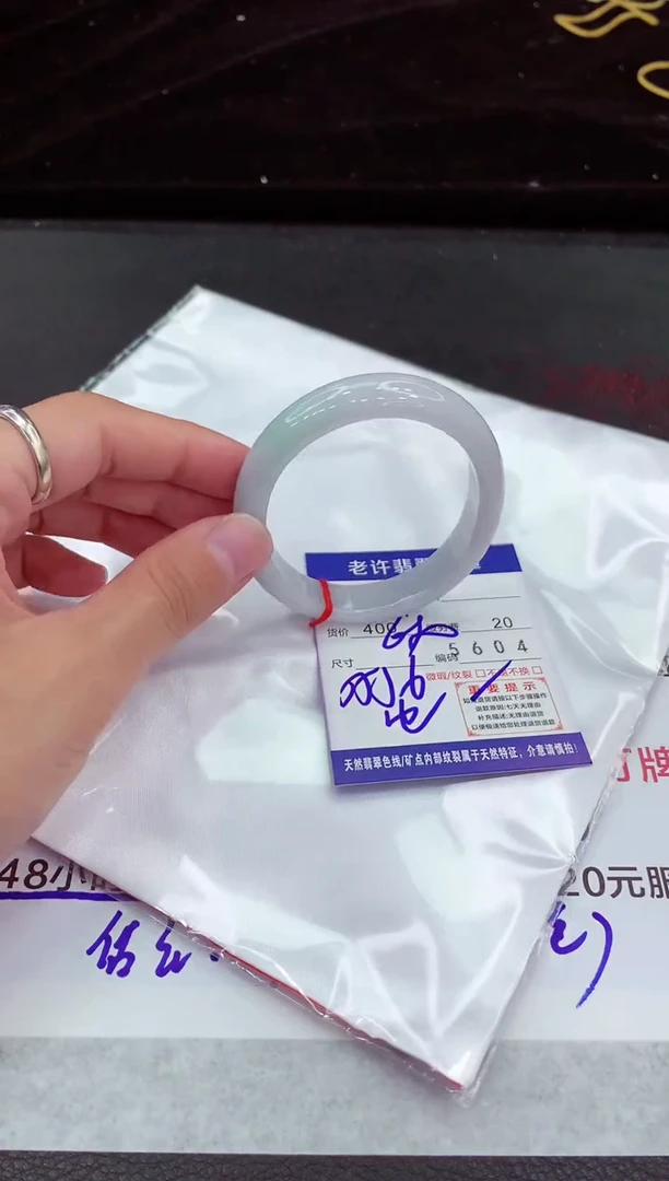 翡翠手镯未镶嵌1111111111111111