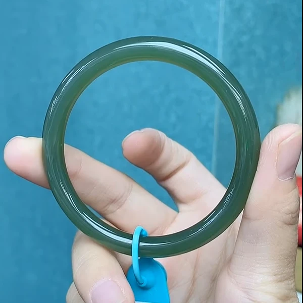 和田玉碧水沁美人条手镯