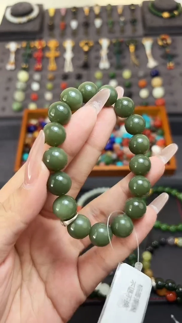 未镶嵌和田玉挂件12mm沙枣青圆珠手串