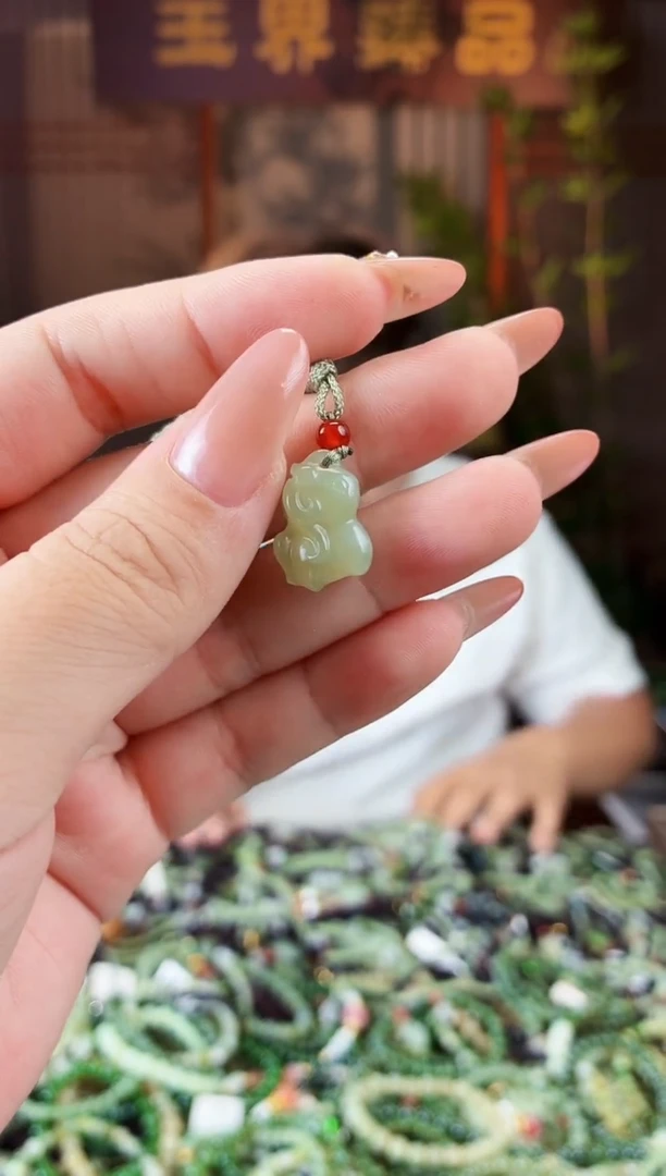 和田玉未镶嵌颈饰拍一发一