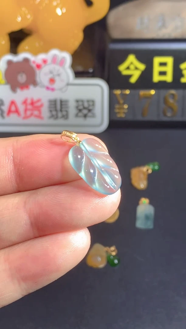 颈饰18K金镶嵌翡翠