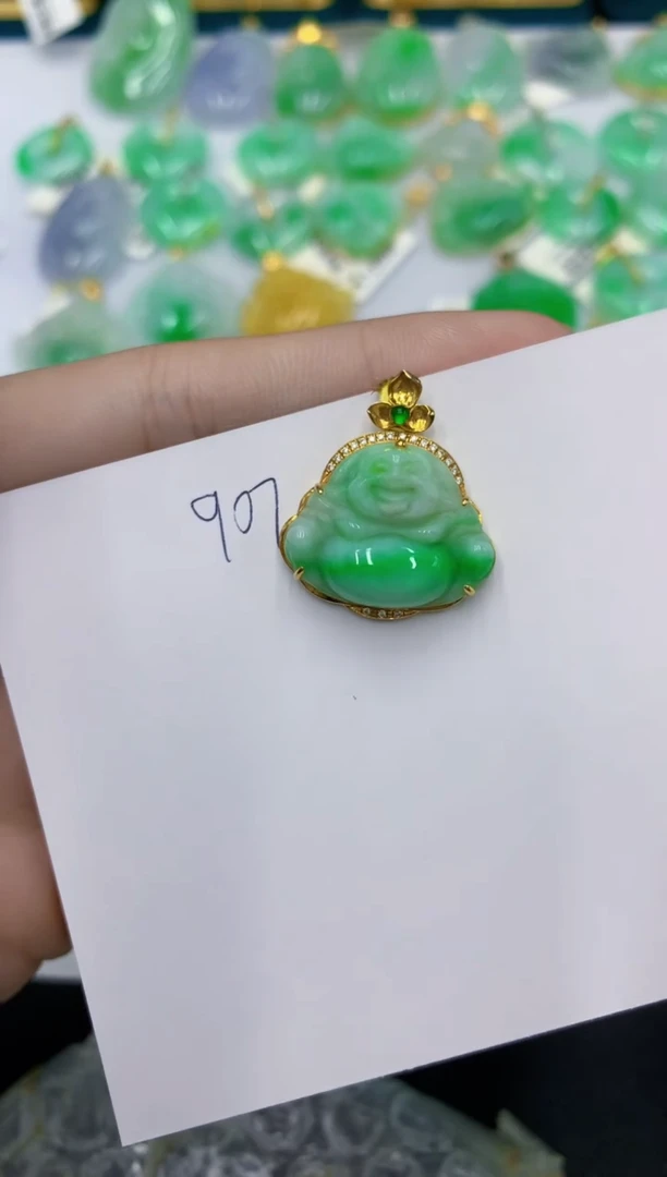 颈饰18K金镶嵌翡翠 翡翠