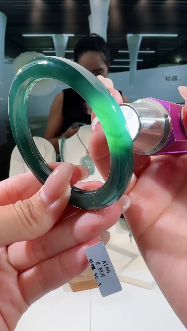 翡翠手镯未镶嵌52.3圈