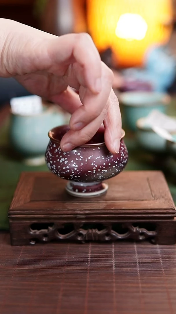 823 钧瓷气炭混烧 小高足杯