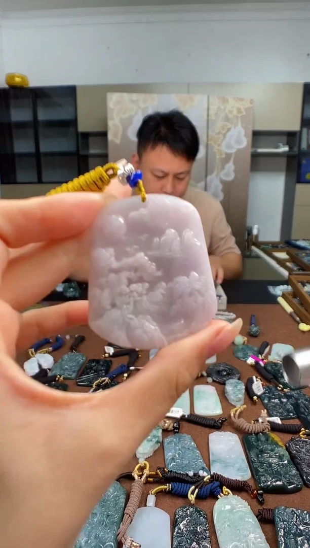 颈饰未镶嵌翡翠 多样性发其一