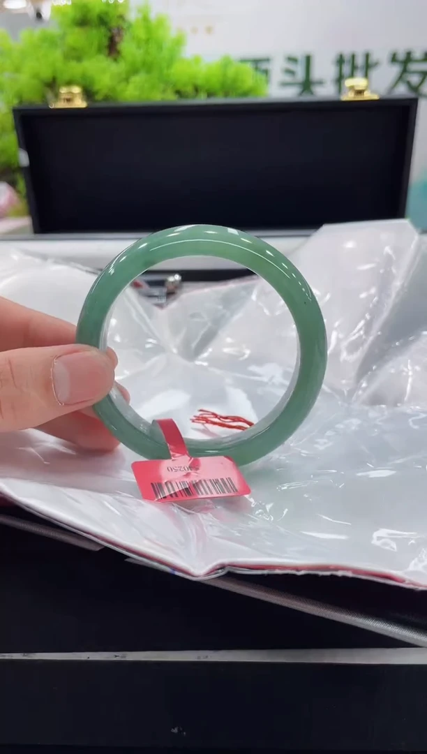 【闪购商品】翡翠手镯未镶嵌手镯