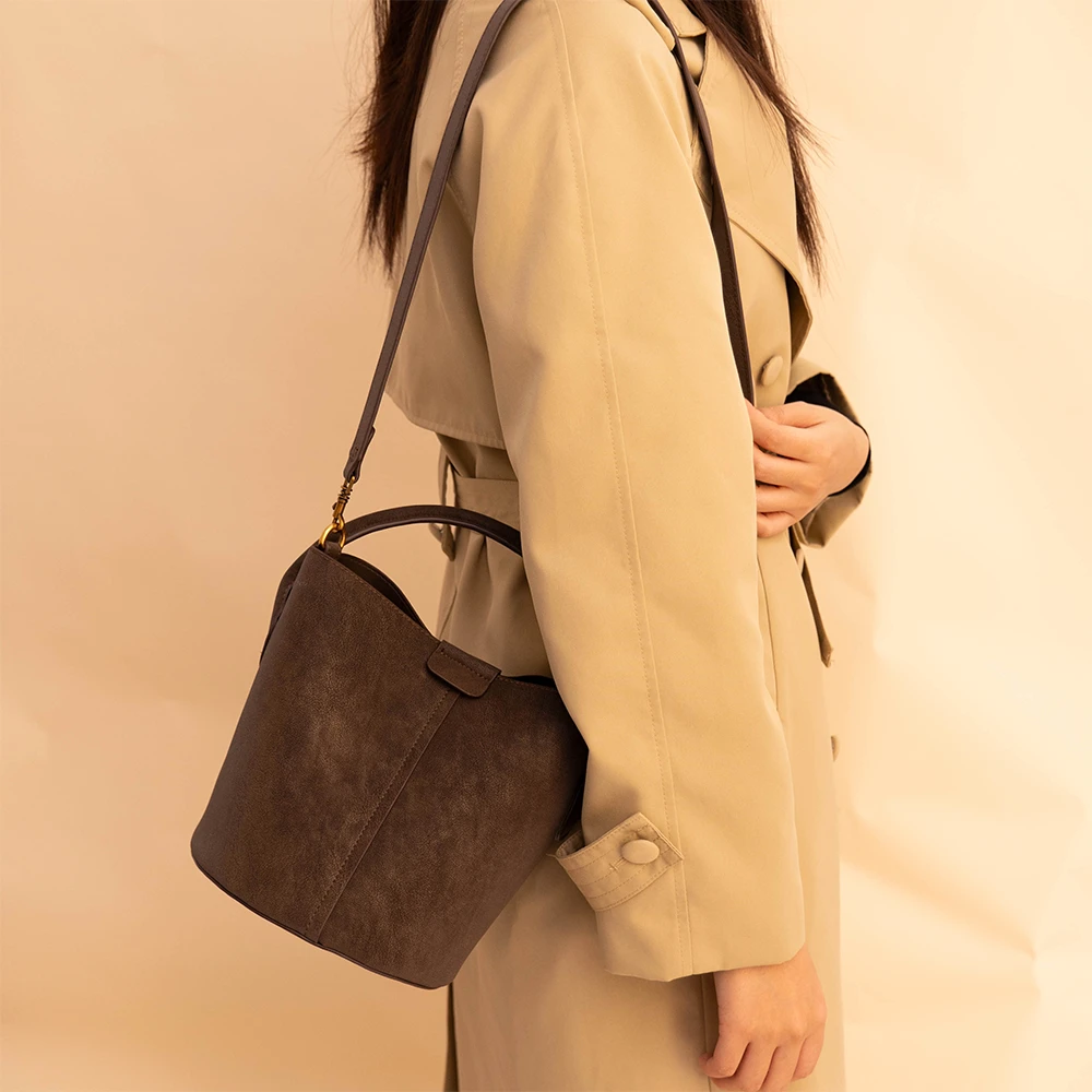 水桶包棕色女士女包斜挎包单肩复古风简约纯色百搭大容量