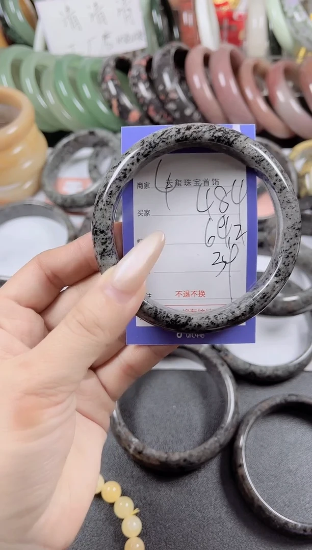 未镶嵌手镯石英质玉484