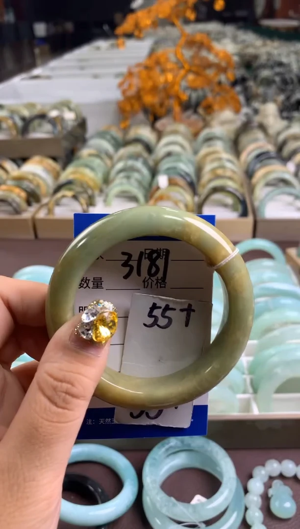 【闪购商品】蛇纹石玉手镯未镶嵌3181