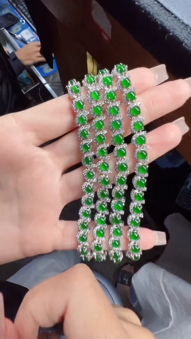 未镶嵌定制翡翠翡翠A货有轻微色差属于正常现象,手链多样性发货1