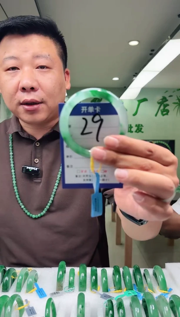 未镶嵌手镯石英质玉55