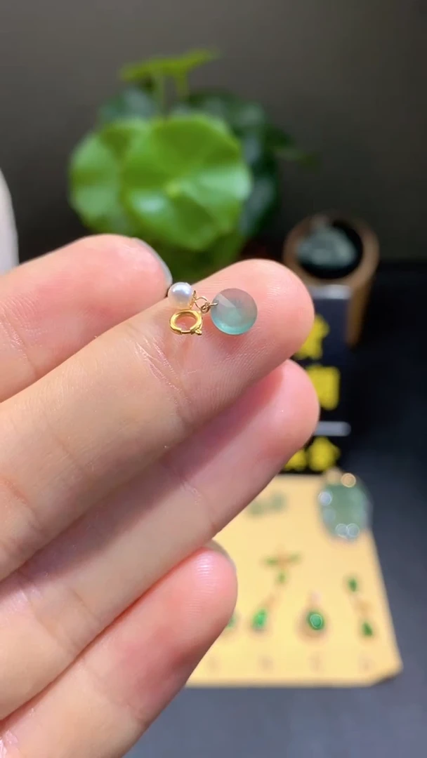 颈饰18K金镶嵌翡翠翡翠A货