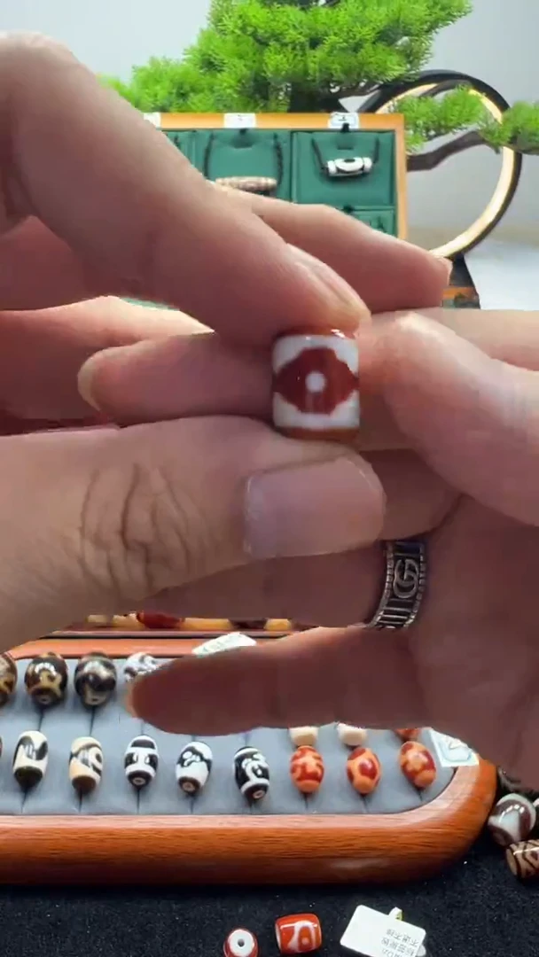 玛瑙/玉髓（覆膜）颈饰未镶嵌4.（微瑕）