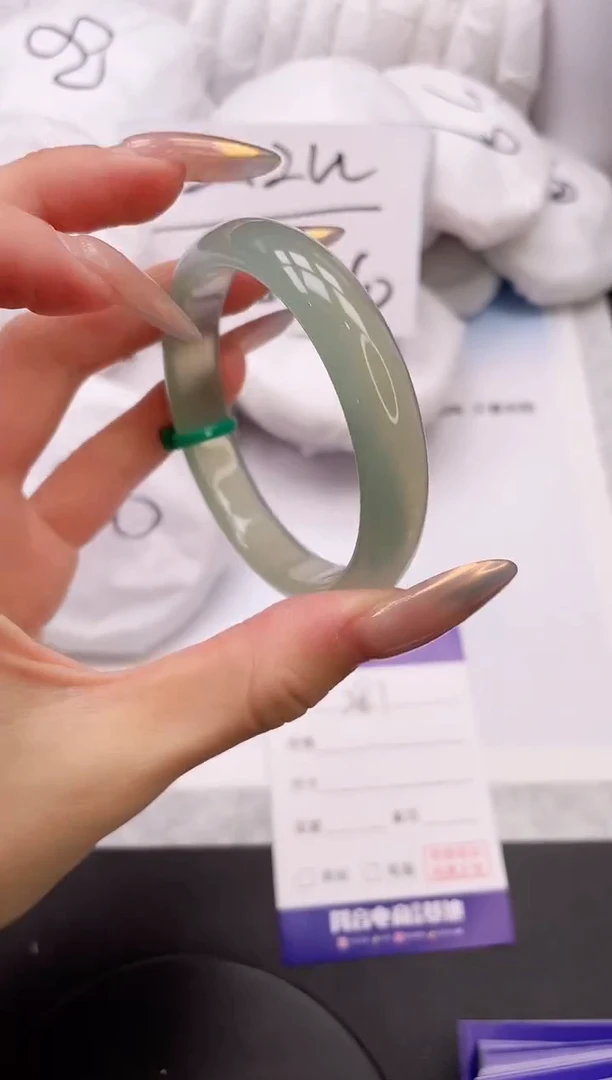 【闪购商品】石英质玉手镯未镶嵌10K281-53