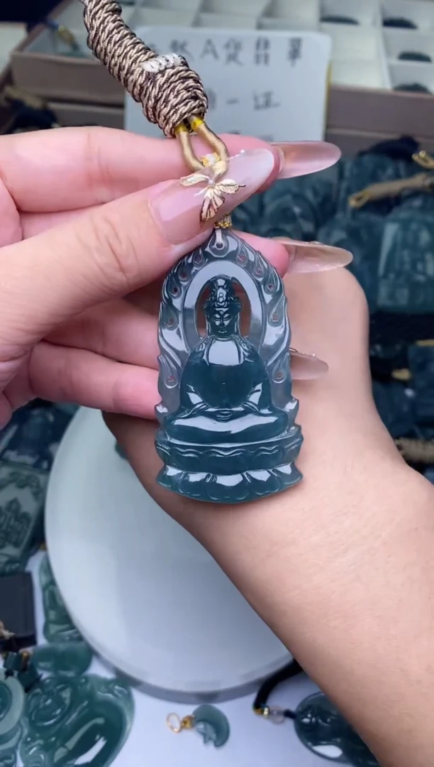 颈饰未镶嵌翡翠