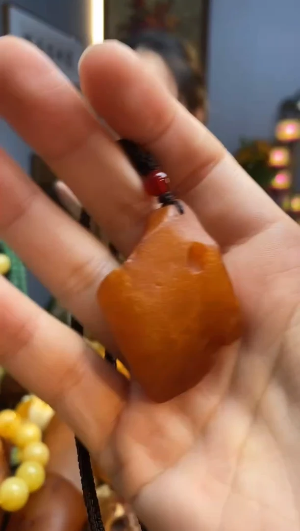 琥珀颈饰未镶嵌吊坠