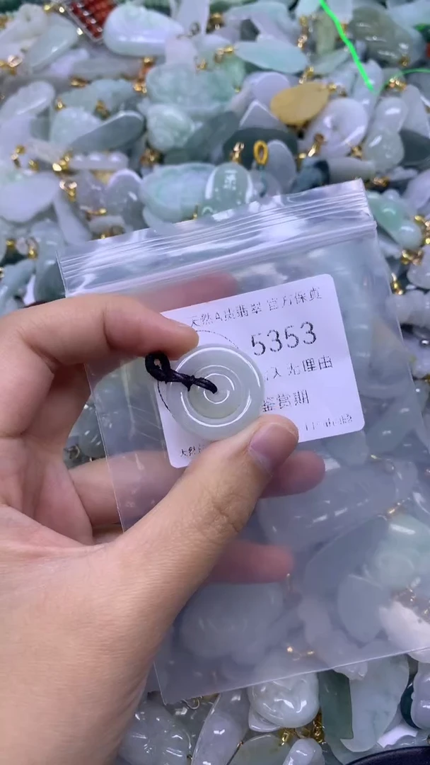 颈饰未镶嵌翡翠1