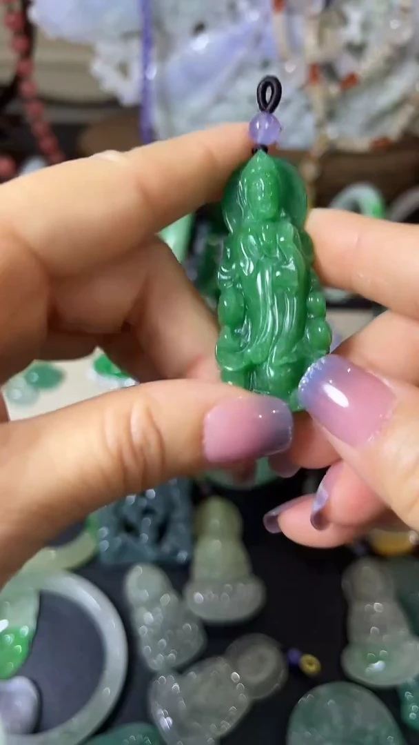 颈饰未镶嵌翡翠观音