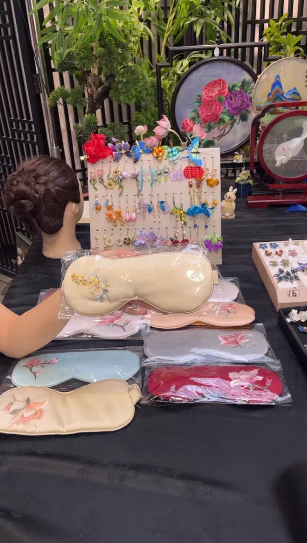织绣小****）非遗手工苏绣饰品