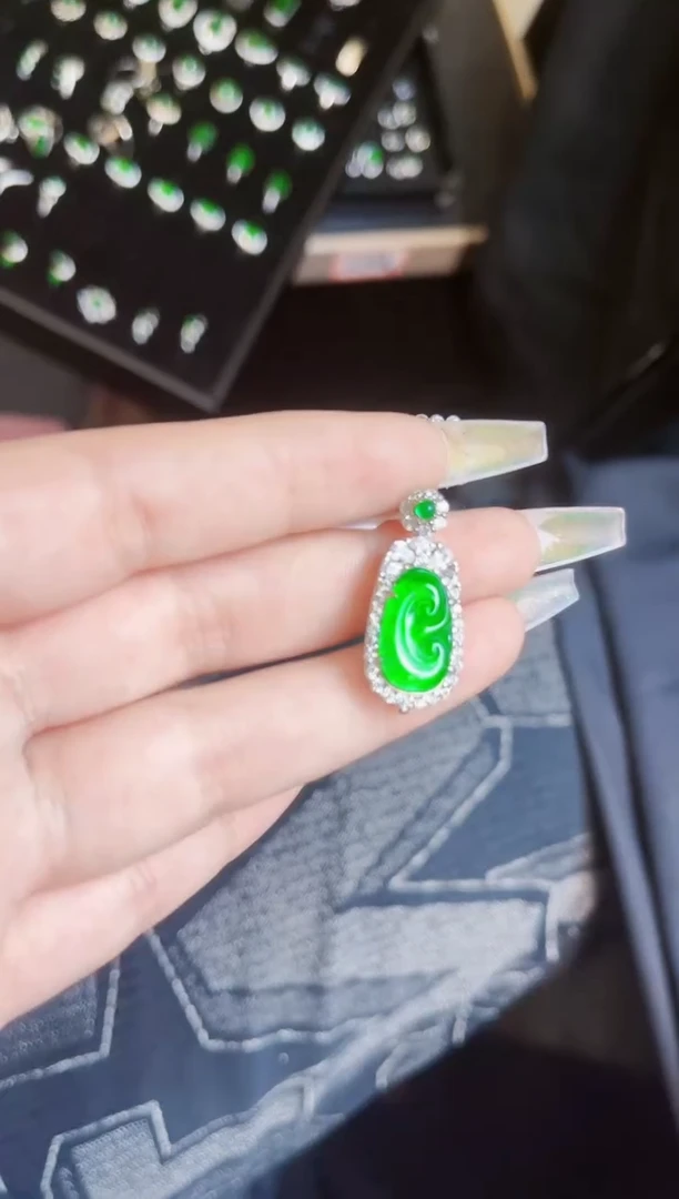【闪购商品】翡翠颈饰银S925镶嵌如意吊坠