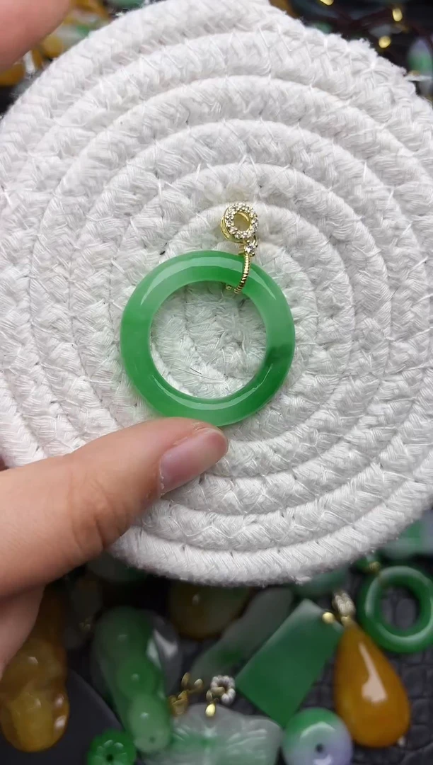 颈饰未镶嵌翡翠缅甸翡翠吊坠