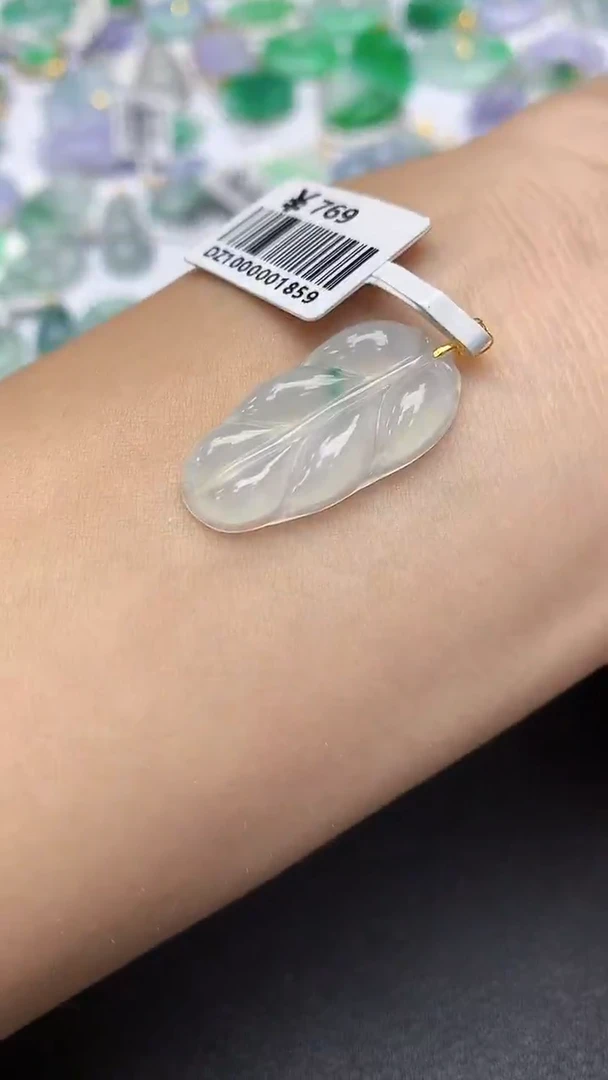 颈饰18K金镶嵌翡翠a货假一赔三支持复检百元上9元证书费自理