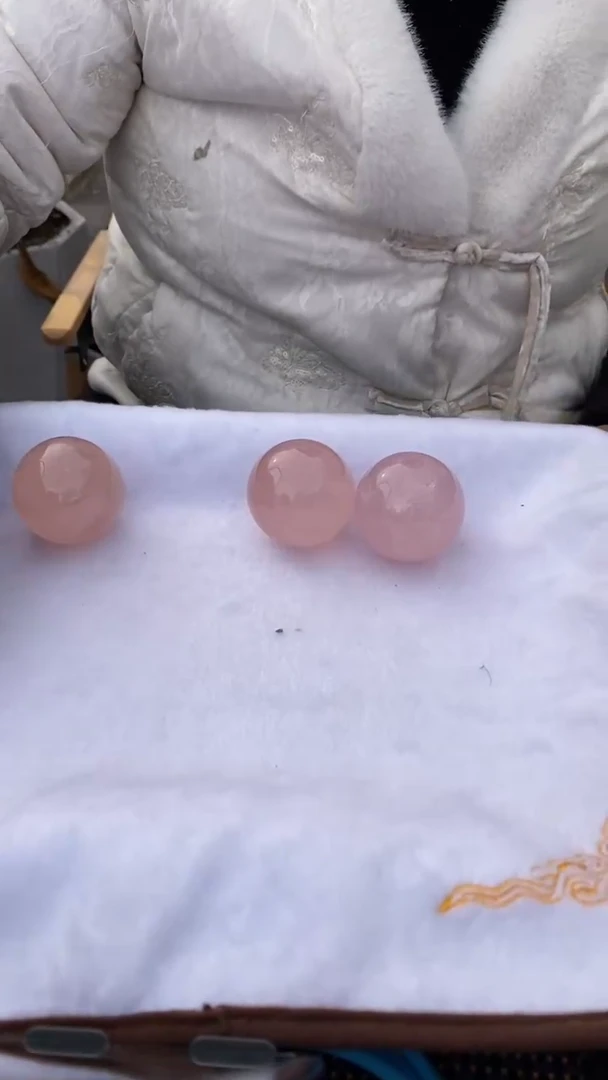 【闪购商品】芙蓉石球未镶嵌粉水晶球D199多样性发其一（不配底座）