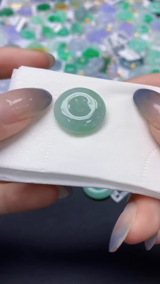 翡翠未镶嵌颈饰天然缅甸a货翡翠