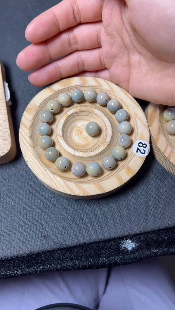 未镶嵌手串石英质玉?**?159
