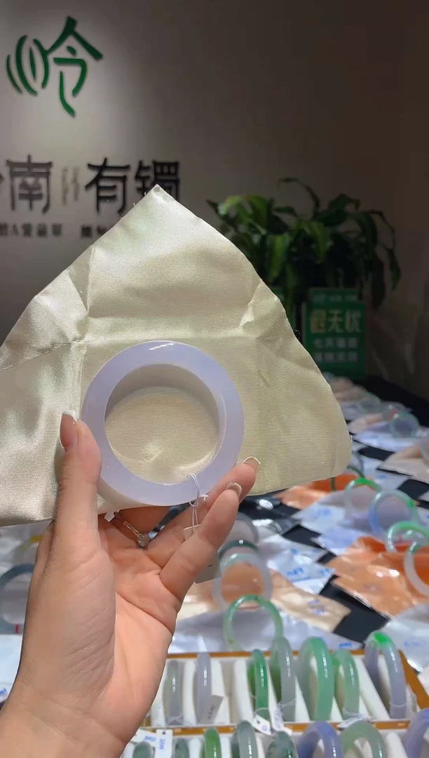 未镶嵌手镯翡翠PX-28,全款74W，定金2W