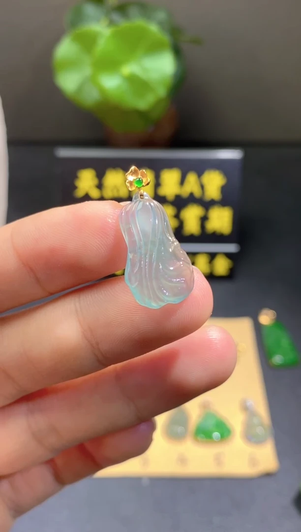 颈饰18K金镶嵌翡翠翡翠A货