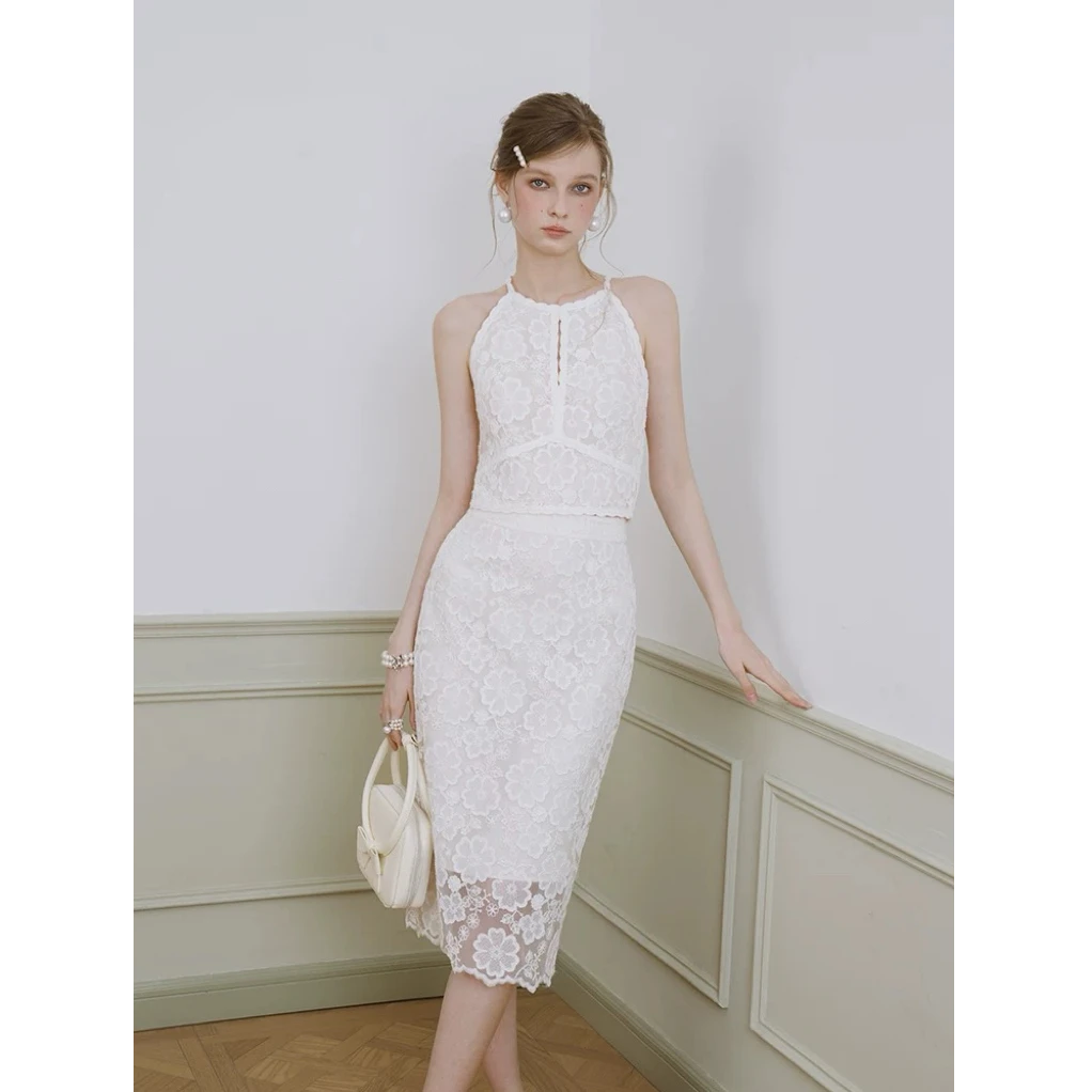 法式小众不撞款套装2025夏季新款优雅轻熟气质挂脖背心半裙两件套