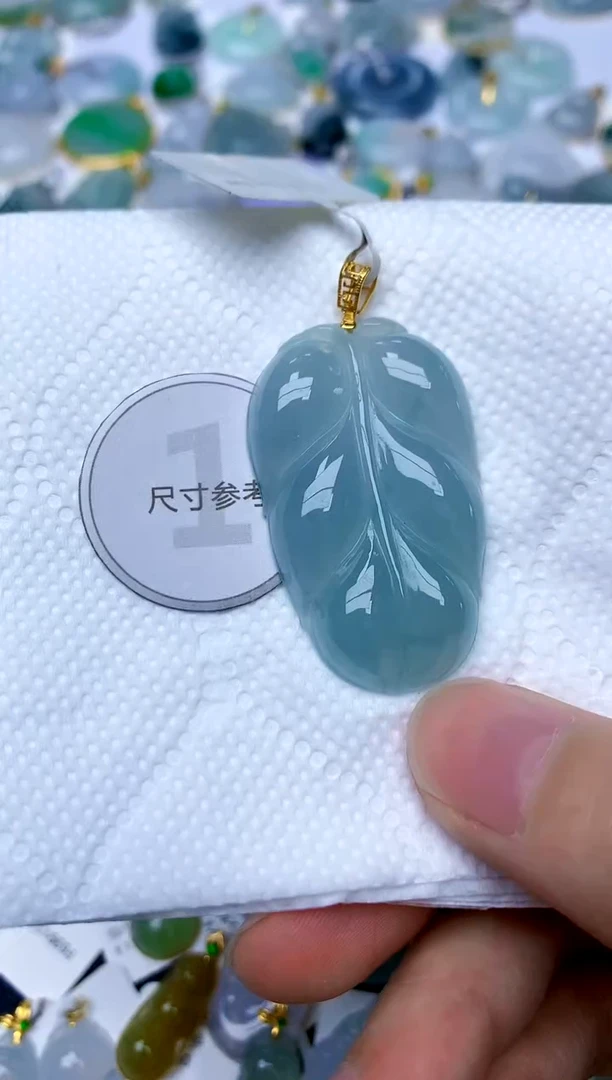 颈饰18K金镶嵌翡翠天然A货翡翠