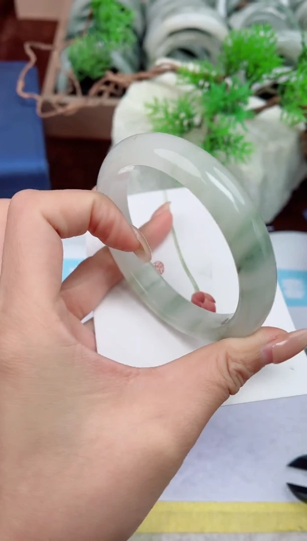 【闪购商品】石英质玉手镯未镶嵌52