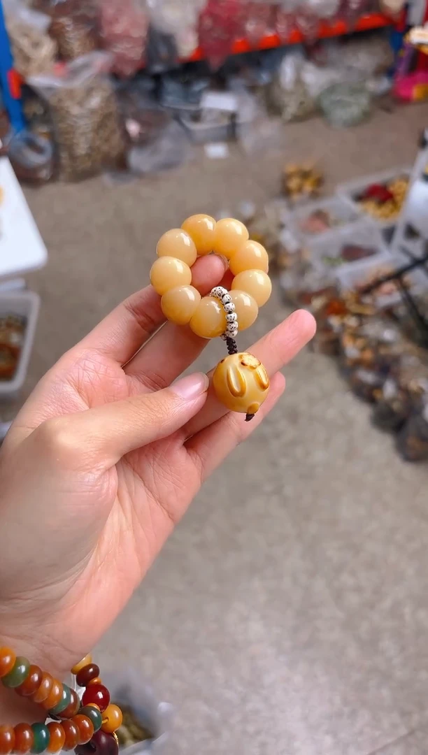 吊坠菩提根/象牙果风化手捻带小花兔