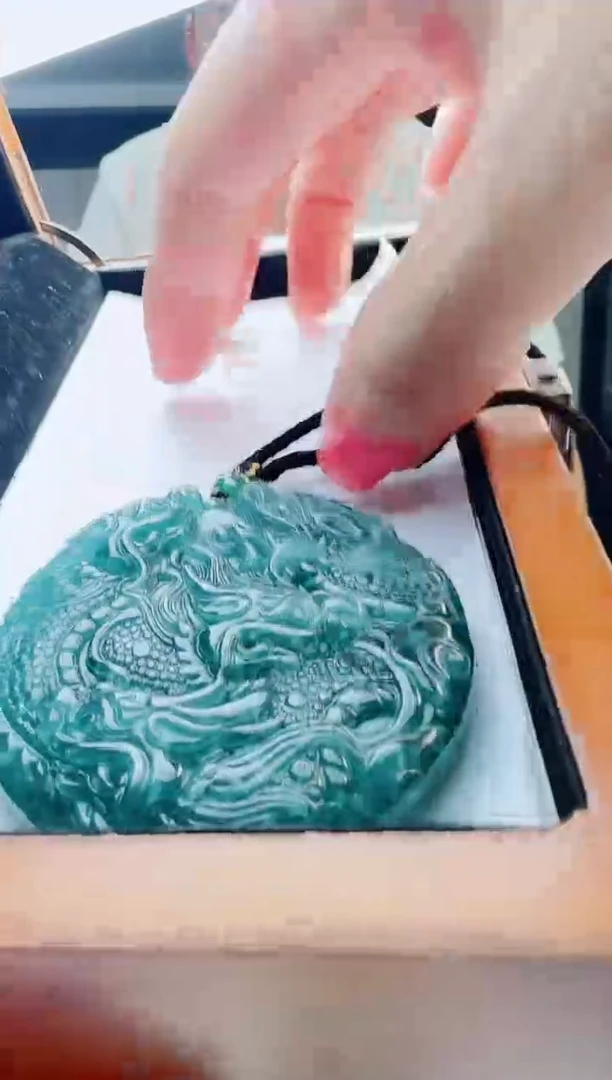 翡翠未镶嵌颈饰多样性发其中一