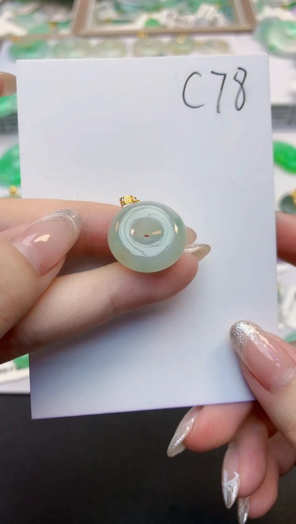 翡翠18K金镶嵌颈饰天然缅甸A货翡翠