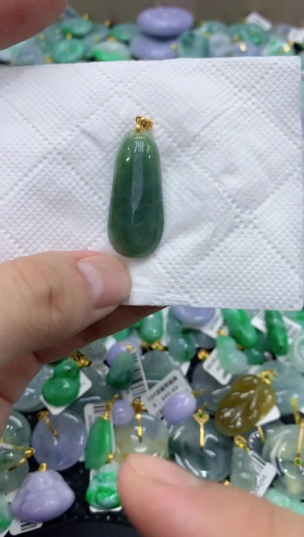 颈饰未镶嵌翡翠天然缅甸翡翠A货