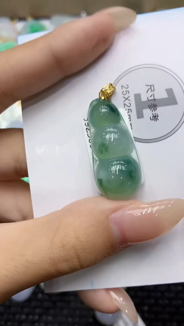 颈饰18K金镶嵌翡翠111111111111