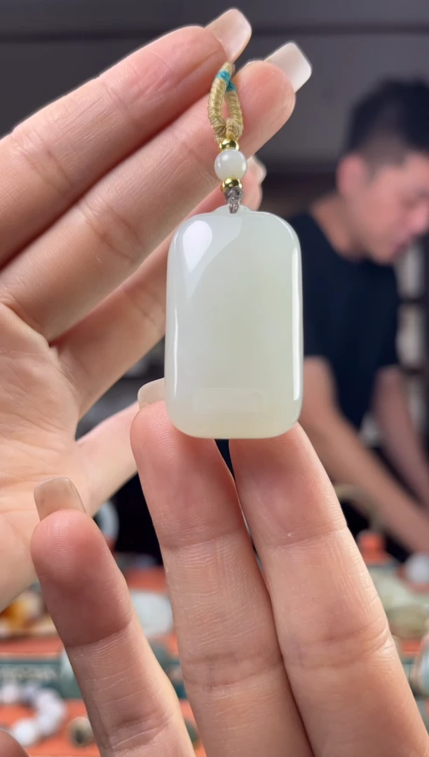 颈饰未镶嵌和田玉佩佩