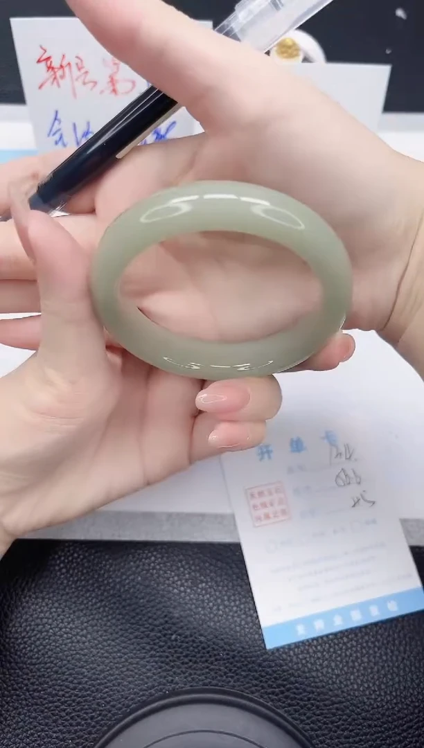 未镶嵌手镯石英质玉134-56.6