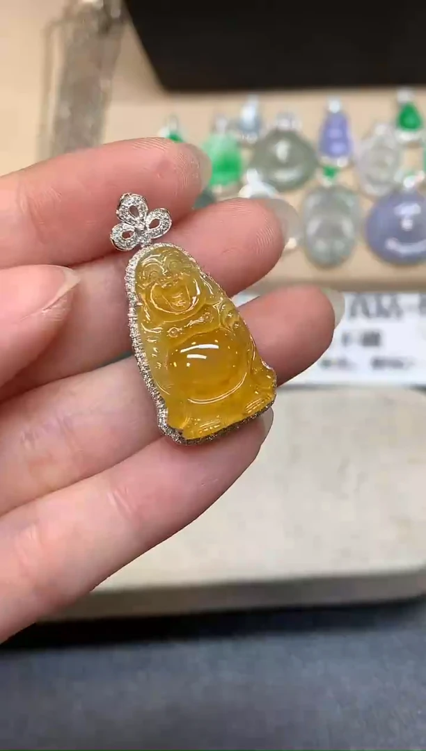 颈饰18K金镶嵌翡翠站佛【无服务费