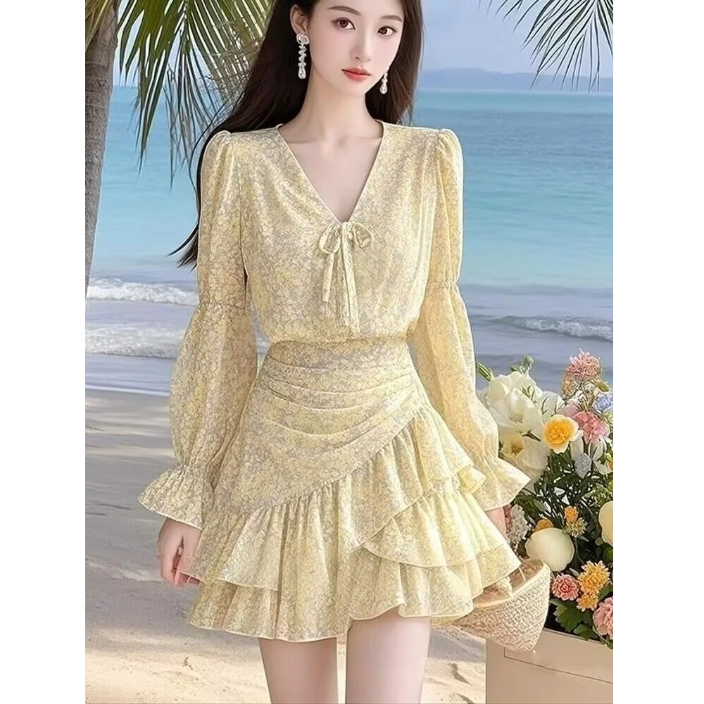 v领荷叶边碎花长袖雪纺连衣裙收腰短裙2025女早秋新款海边度假风