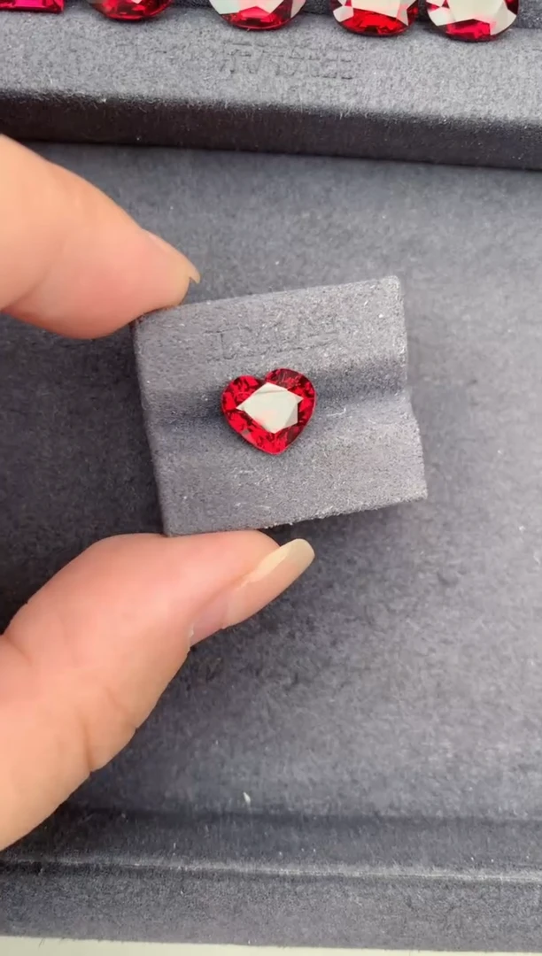 未镶嵌珠宝半成品石榴石3.4ct镁铝榴石    GH  定制