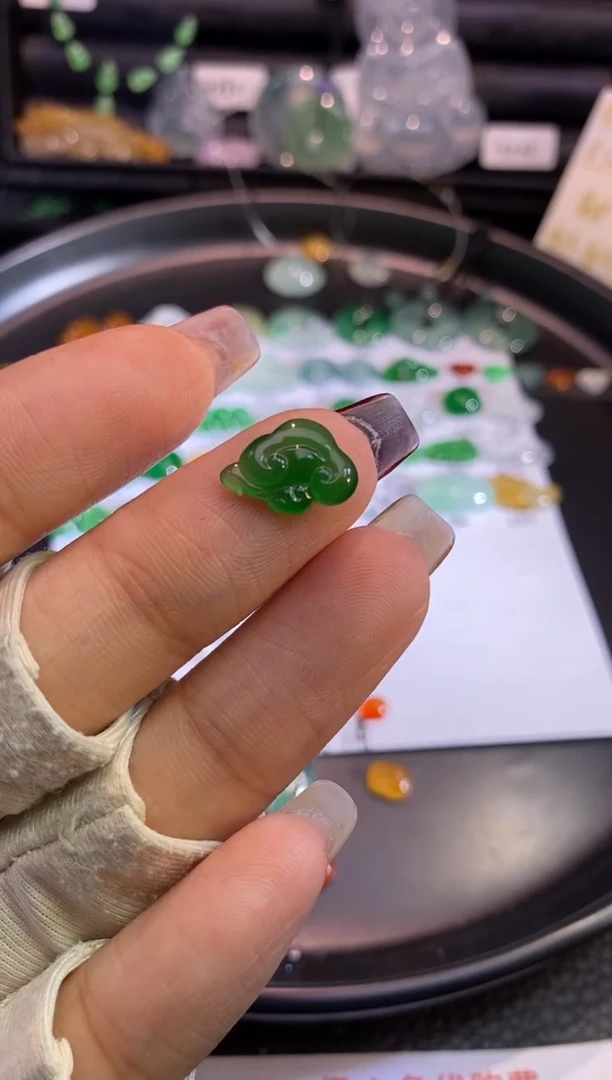 翡翠挂件未镶嵌如意