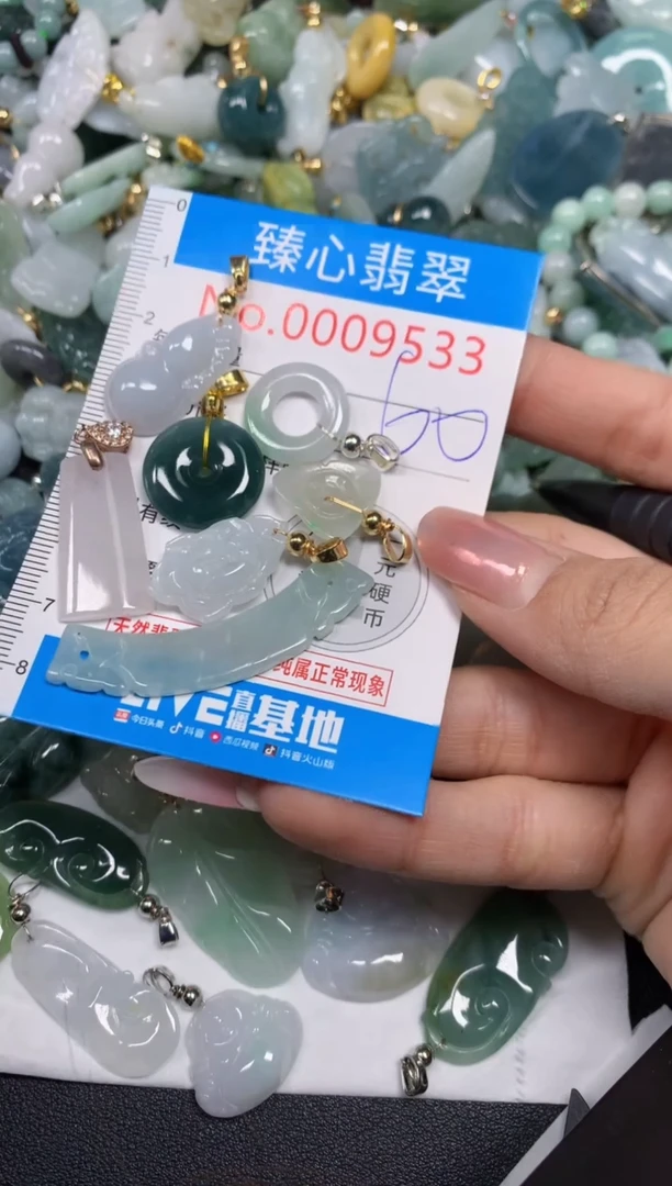 【闪购商品】翡翠颈饰未镶嵌含绳0009533