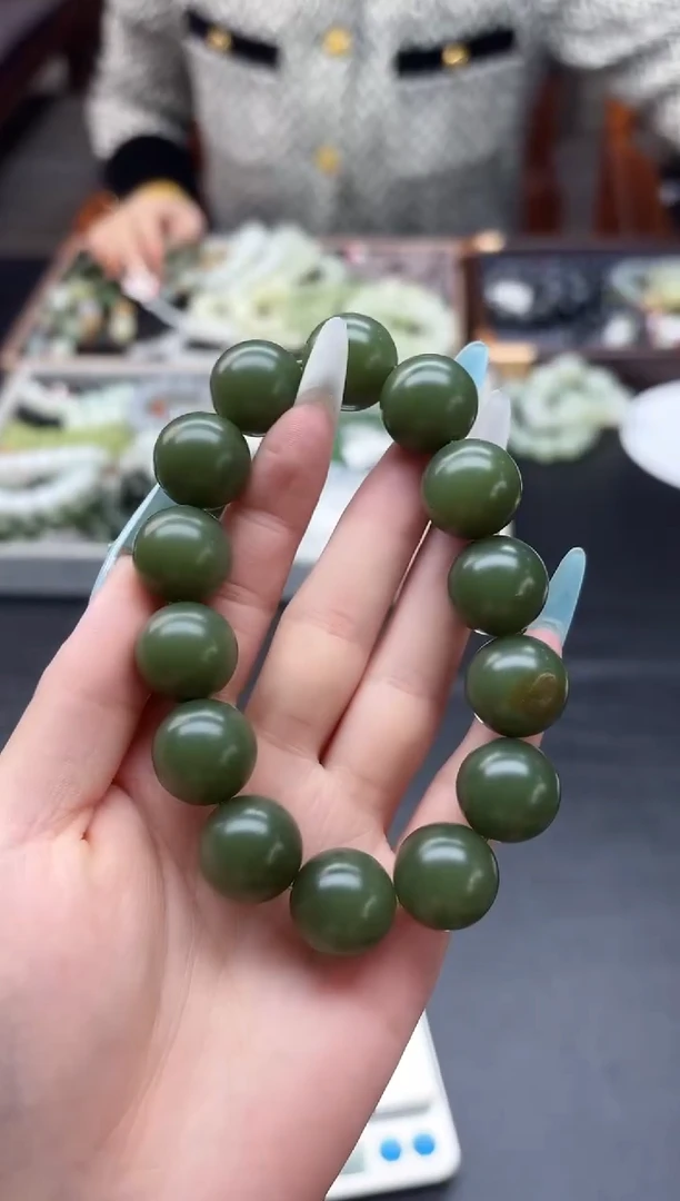 未镶嵌手串和田玉董小姐推荐 多样性发货 拍一发一szqz16